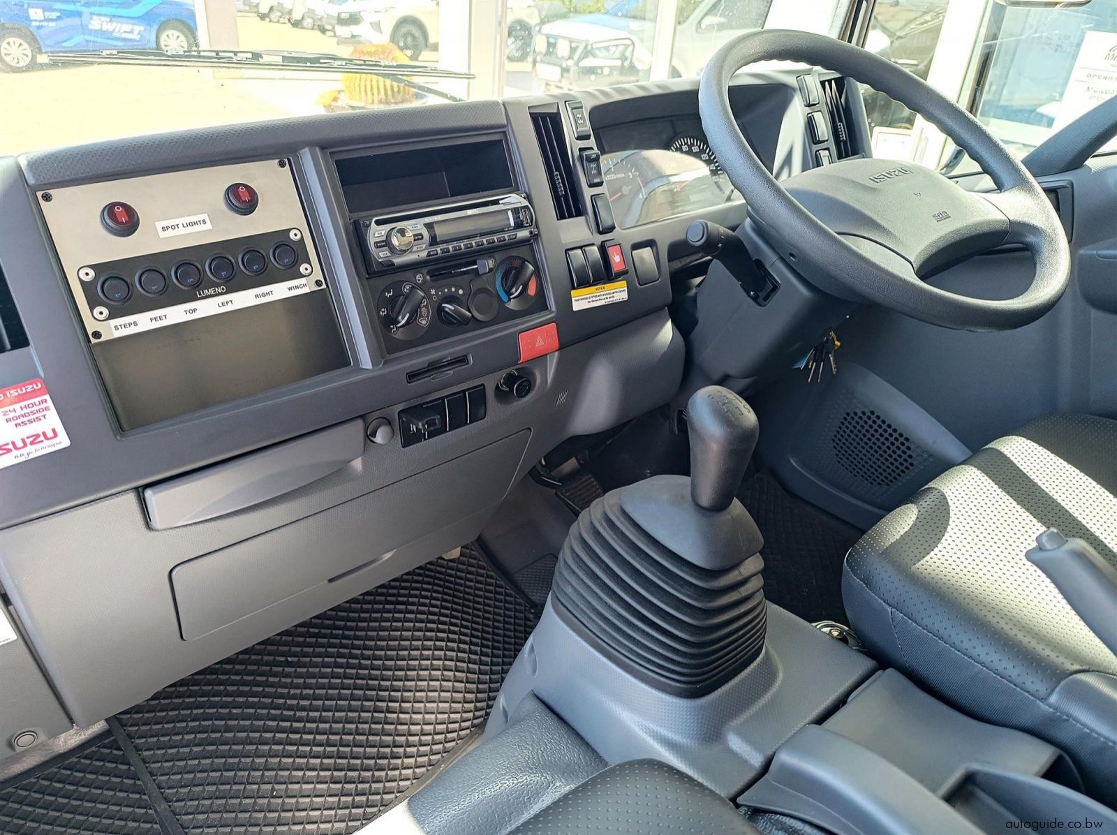 2025 Isuzu NPS 300 pictures
