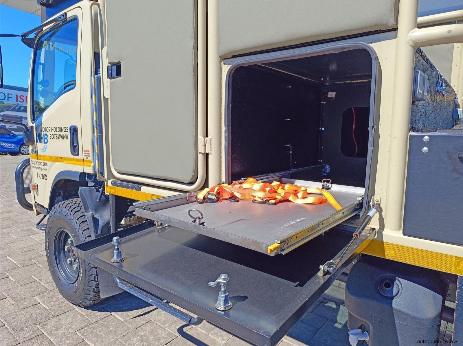 2025 Isuzu NPS 300 pictures