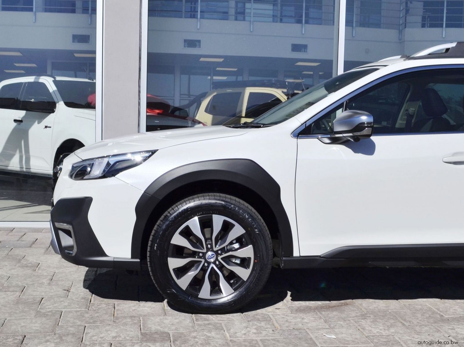 2025 Subaru Outback XT pictures