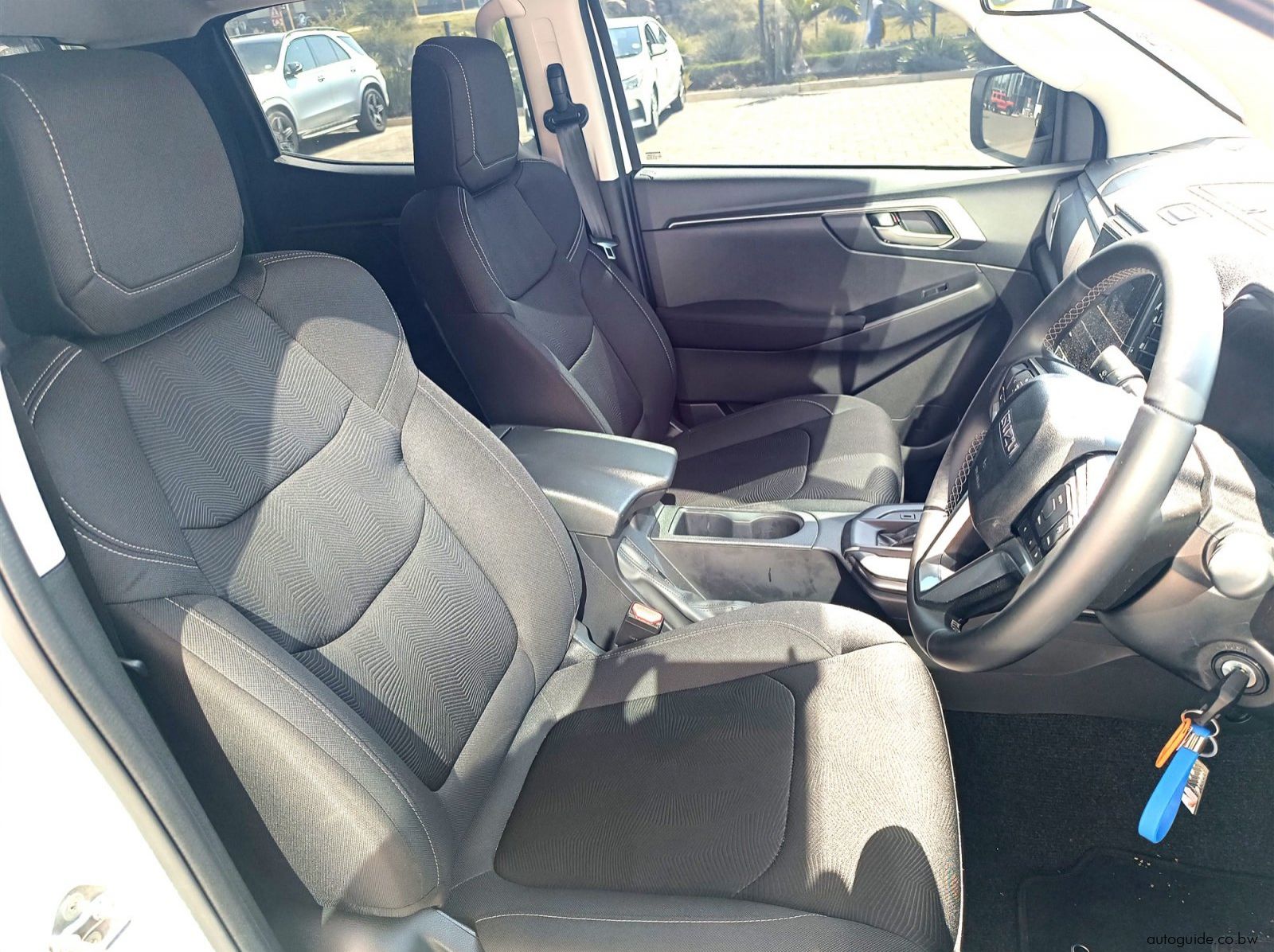 2025 Isuzu D-Max 4x4 3.0L A/T pictures