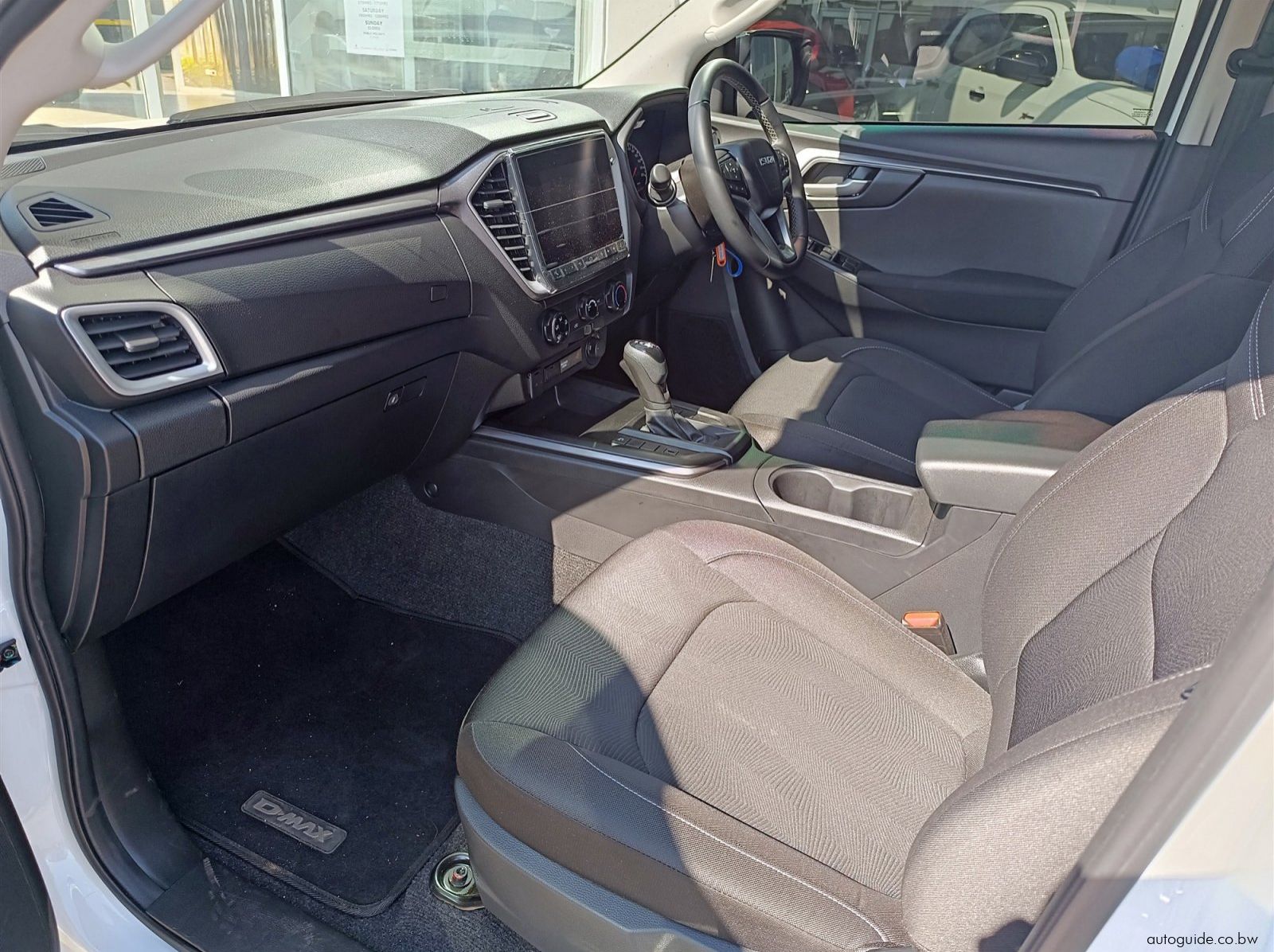 2025 Isuzu D-Max 4x4 3.0L A/T pictures