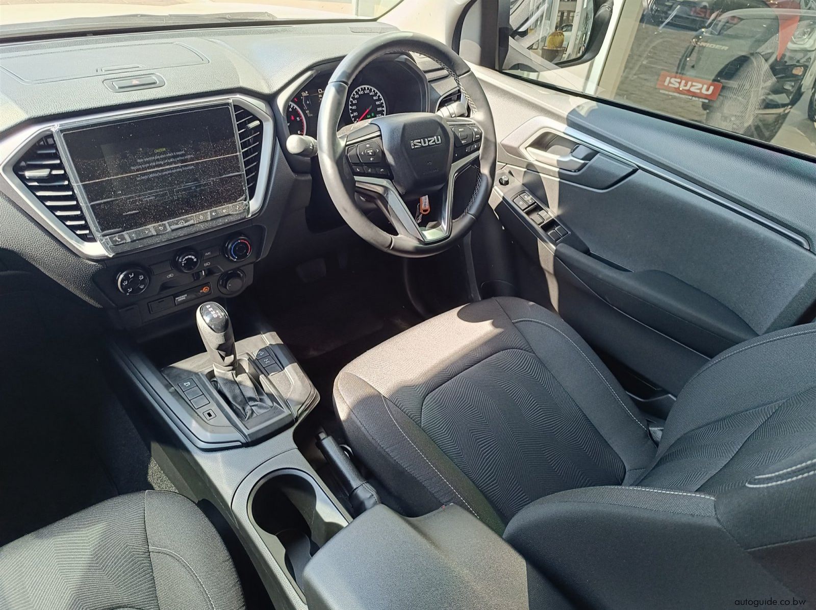 2025 Isuzu D-Max 4x4 3.0L A/T pictures