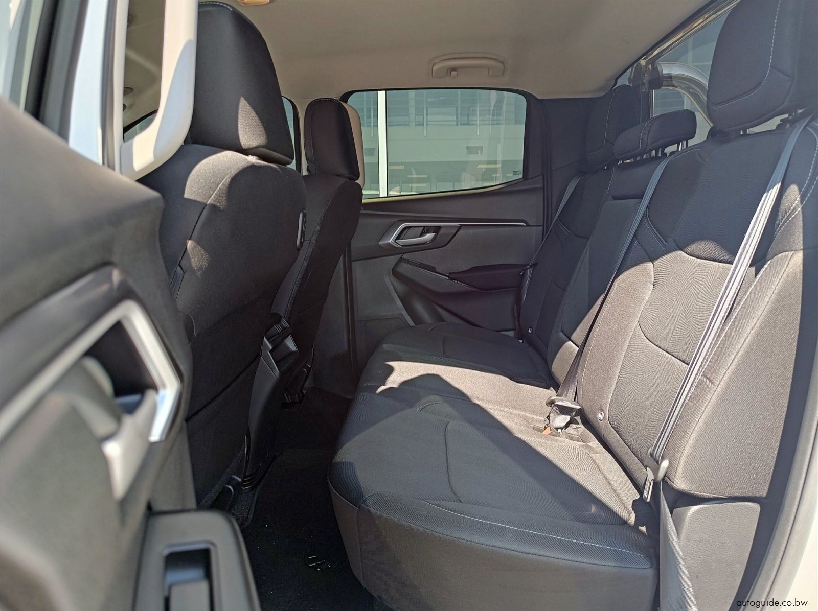 2025 Isuzu D-Max 4x4 3.0L A/T pictures