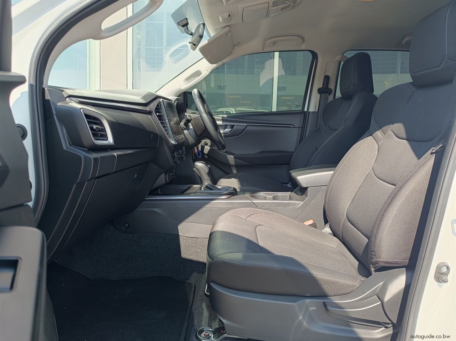 2025 Isuzu D-Max 4x4 3.0L A/T pictures
