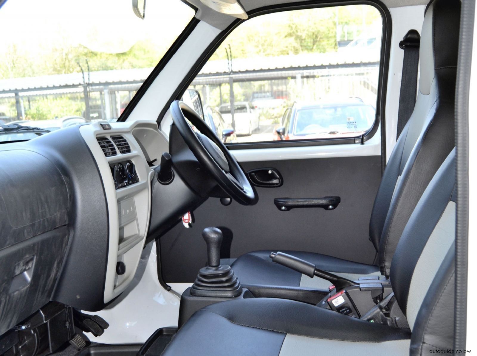 2025 Suzuki Ecco pictures