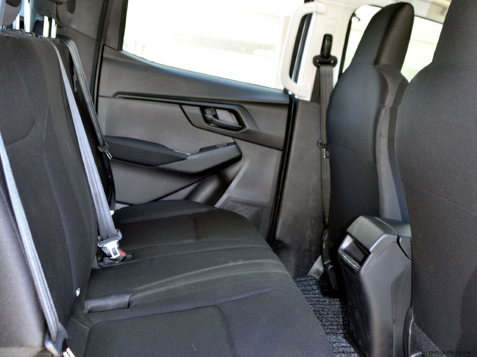 2025 Isuzu D-Max pictures