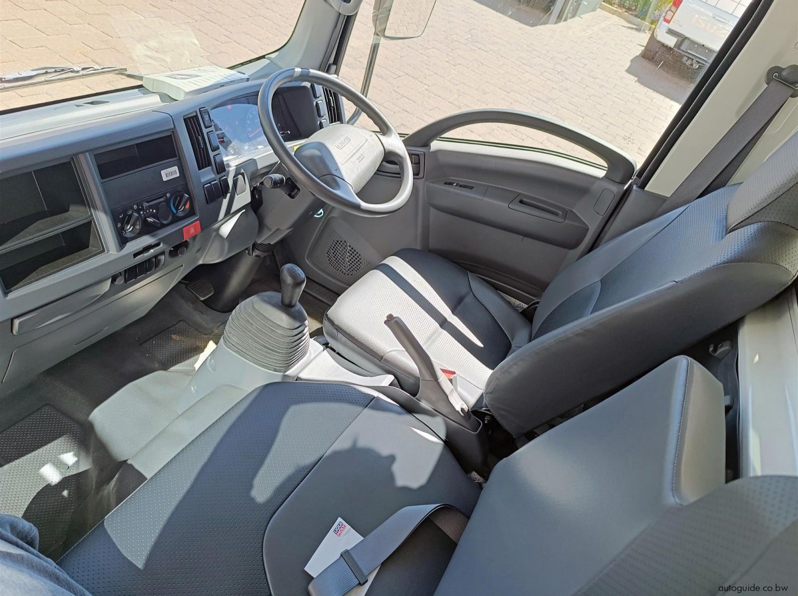 2022 Isuzu NLR 150 pictures