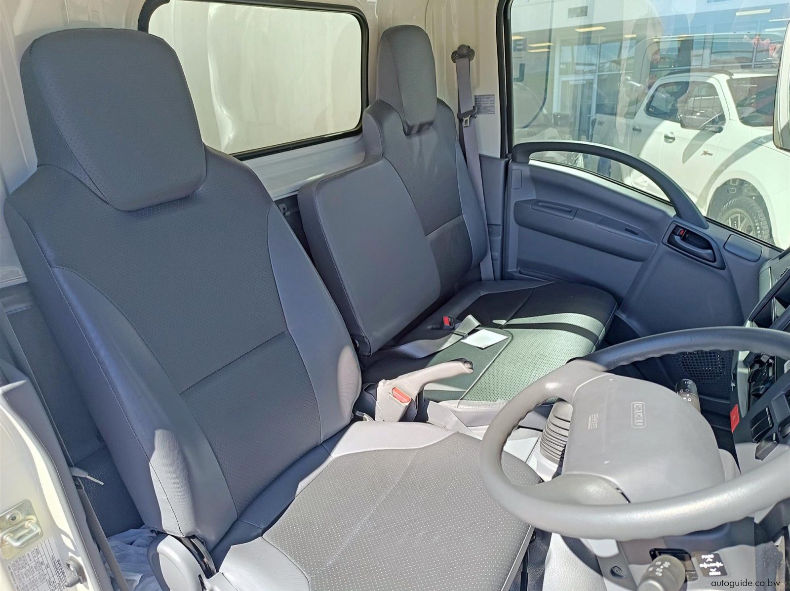 2022 Isuzu NLR 150 pictures