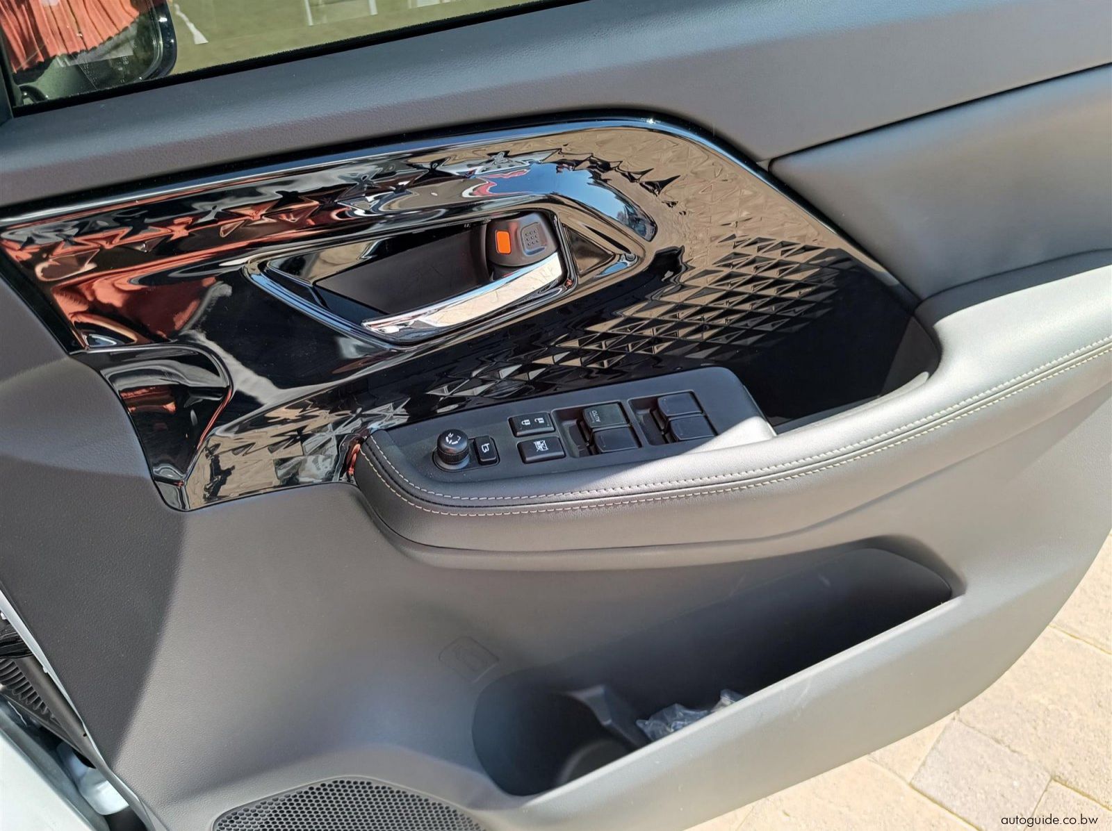 2026 Suzuki Across Hybrid A/T 1.5L pictures