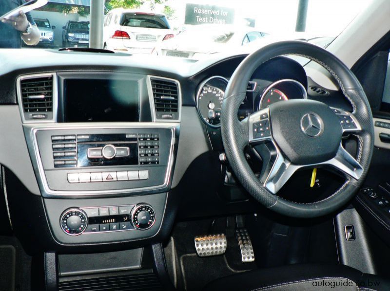 2015 Mercedes-Benz ML 350D pictures