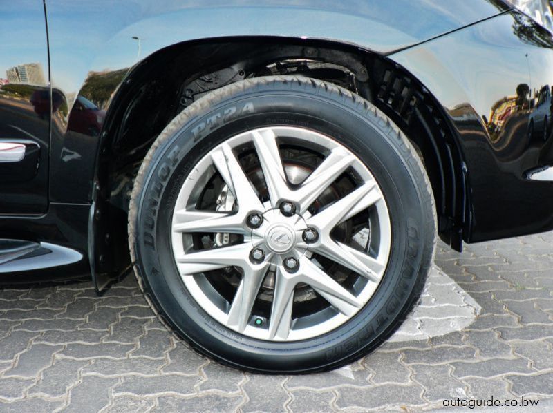 2013 Lexus LX 570 pictures