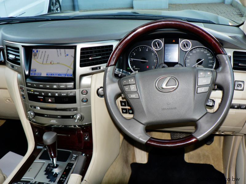 2013 Lexus LX 570 pictures