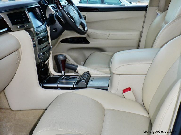 2013 Lexus LX 570 pictures