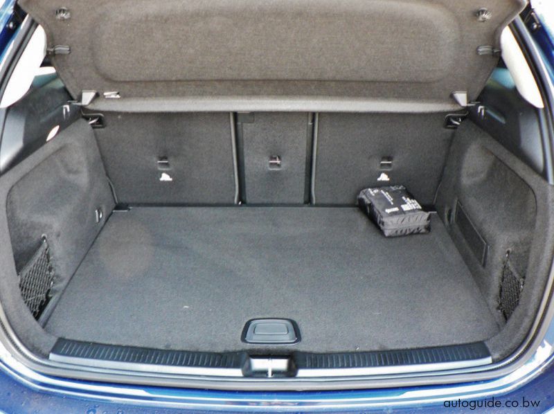 2019 Mercedes-Benz B200 pictures