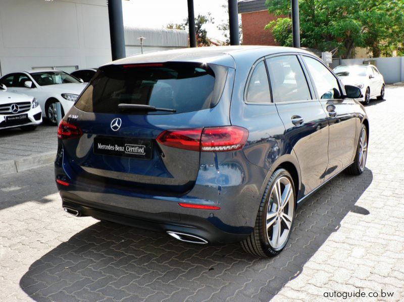 2019 Mercedes-Benz B200 pictures