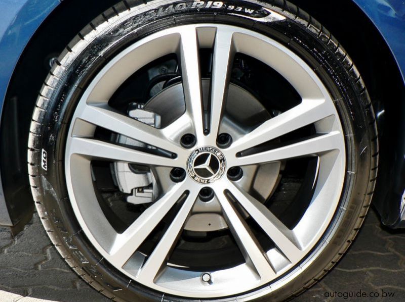 2019 Mercedes-Benz B200 pictures