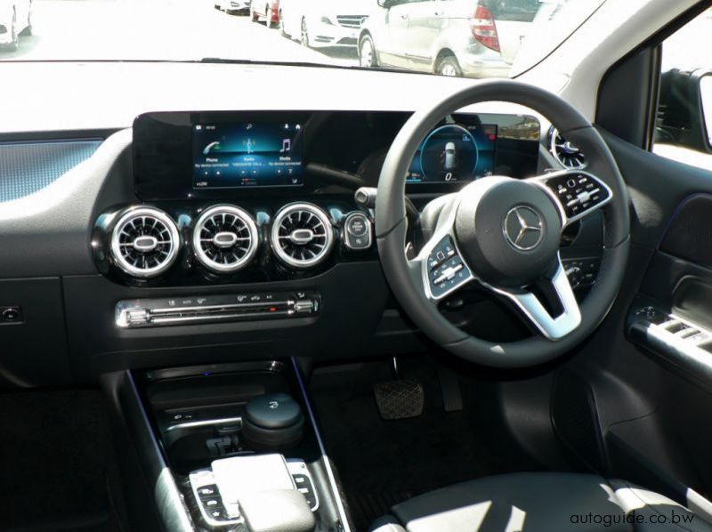 2019 Mercedes-Benz B200 pictures