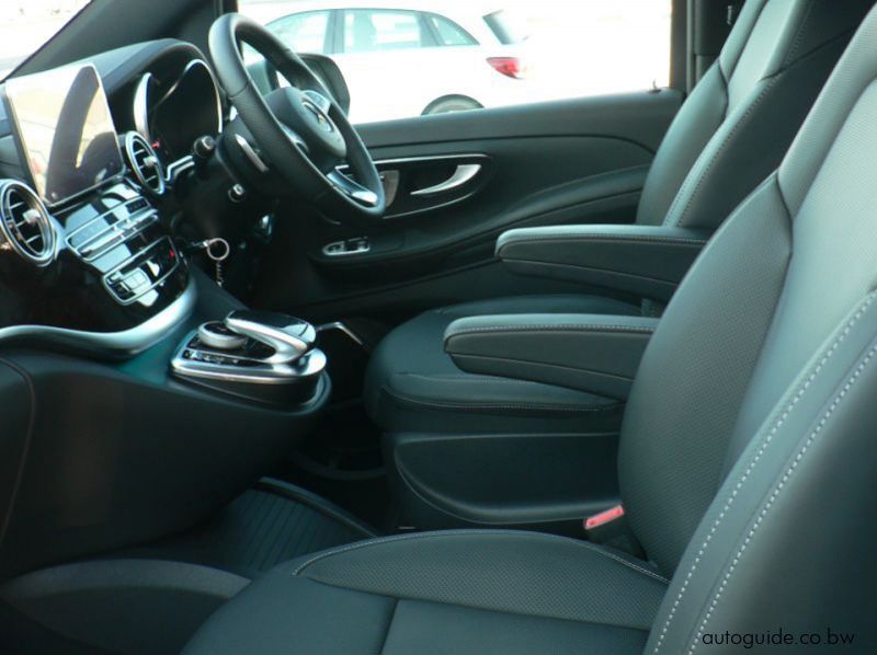 2017 Mercedes-Benz Viano V220 D pictures