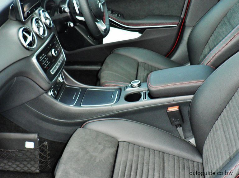 2019 Mercedes-Benz CLA 200 AMG pictures