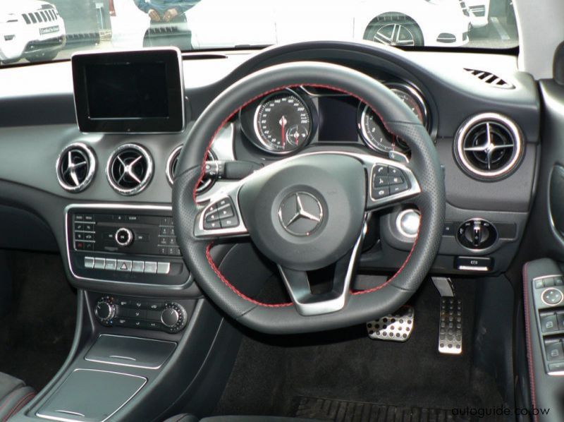 2019 Mercedes-Benz CLA 200 AMG pictures