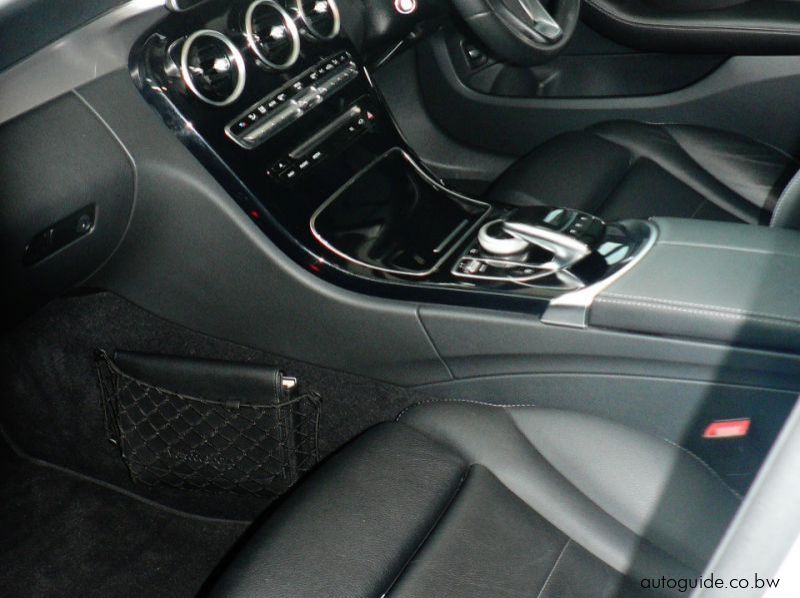 2016 Mercedes-Benz C180 pictures