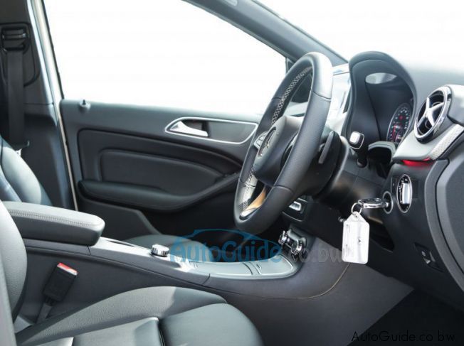 2017 Mercedes-Benz B200 pictures