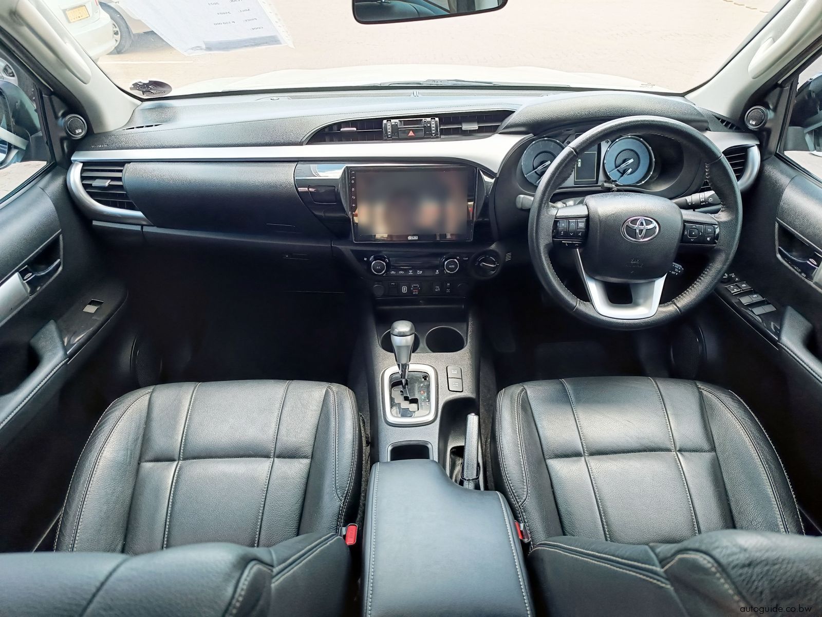 2020 Toyota Hilux 2.8 Legend 50 photo