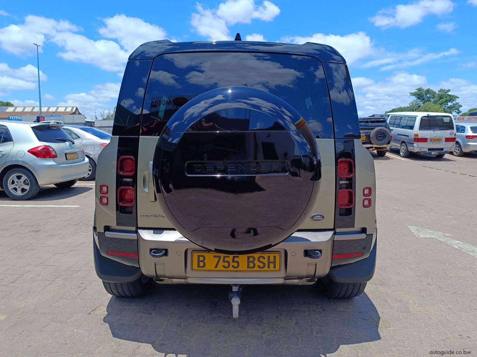 2023 Land Rover Defender D300 photo