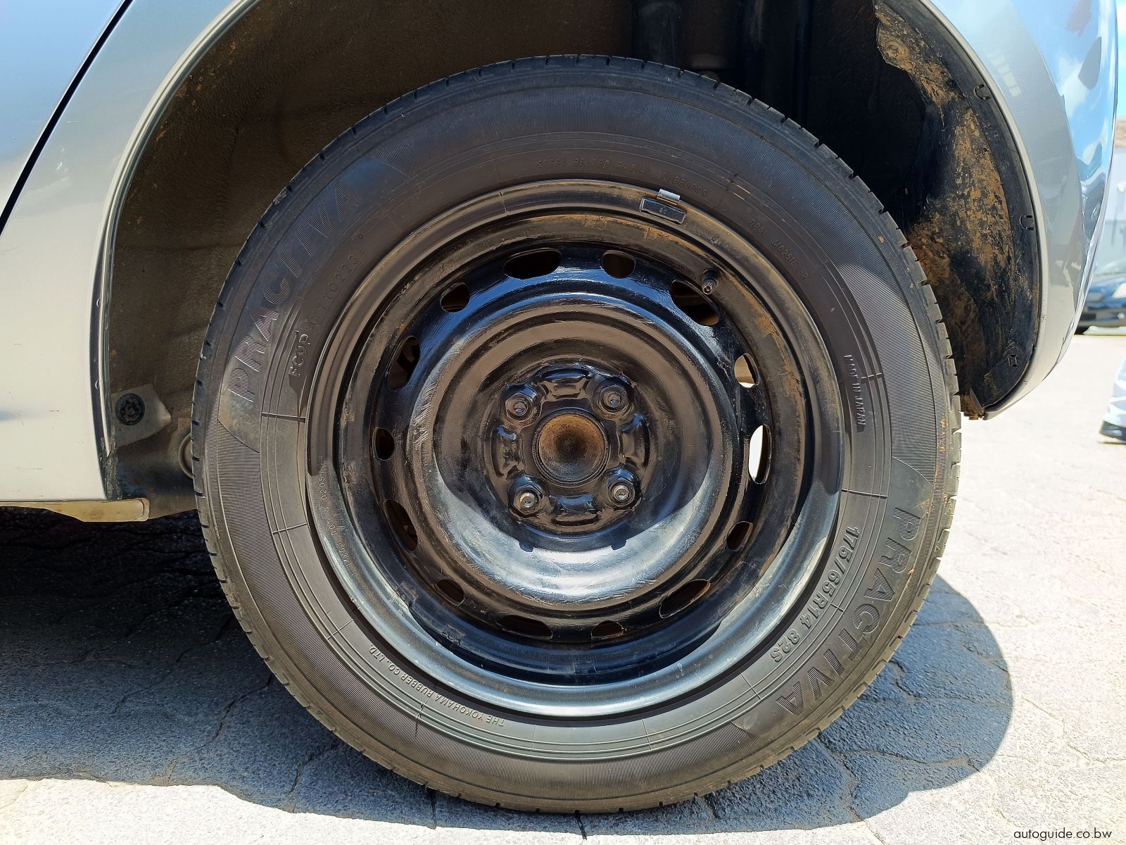 2010 Mazda Demio photo