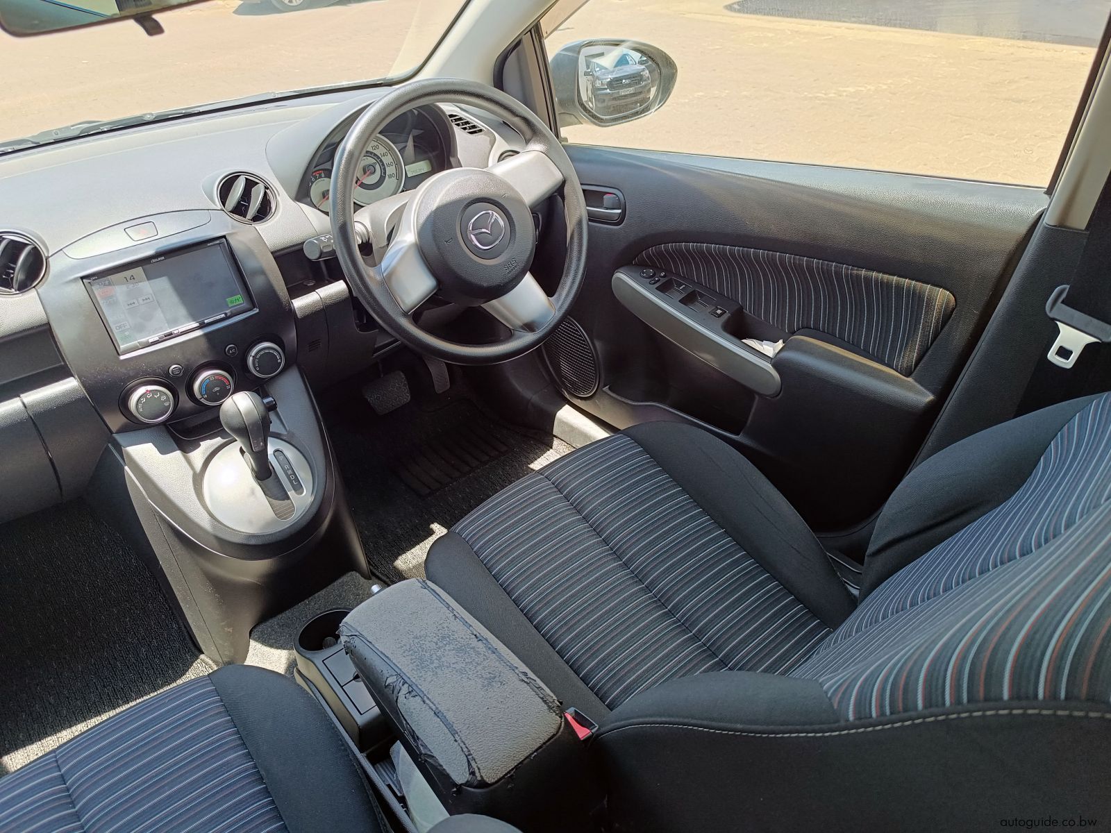 2010 Mazda Demio photo