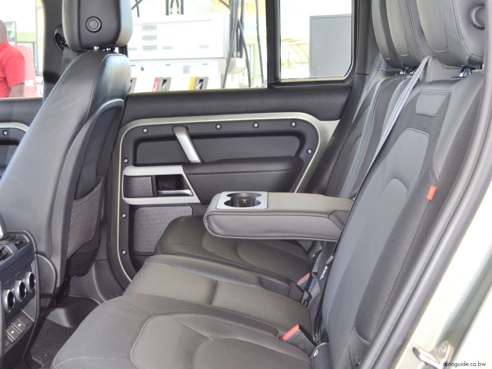 2023 Land Rover Defender D300 photo