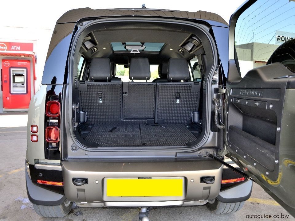 2023 Land Rover Defender D300 photo