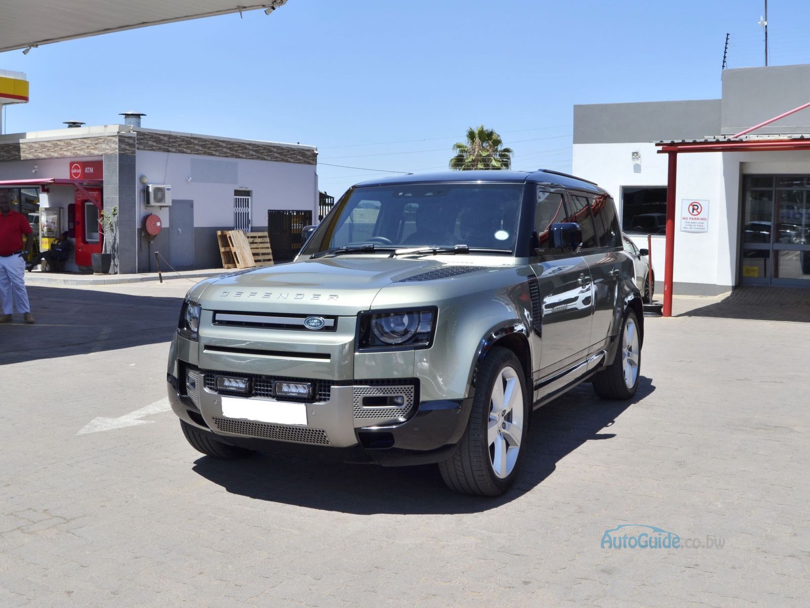 2023 Land Rover Defender D300 photo