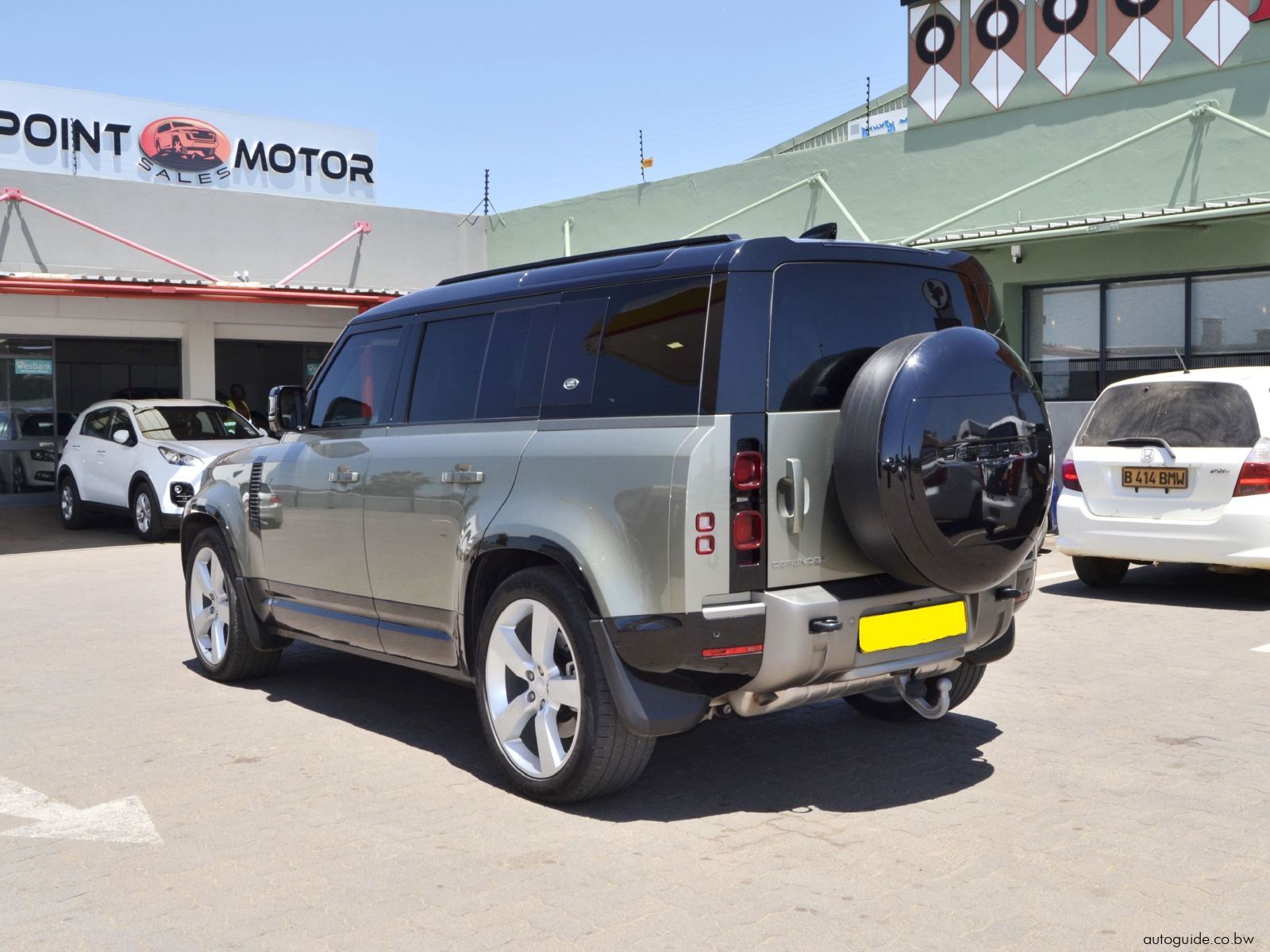 2023 Land Rover Defender D300 photo