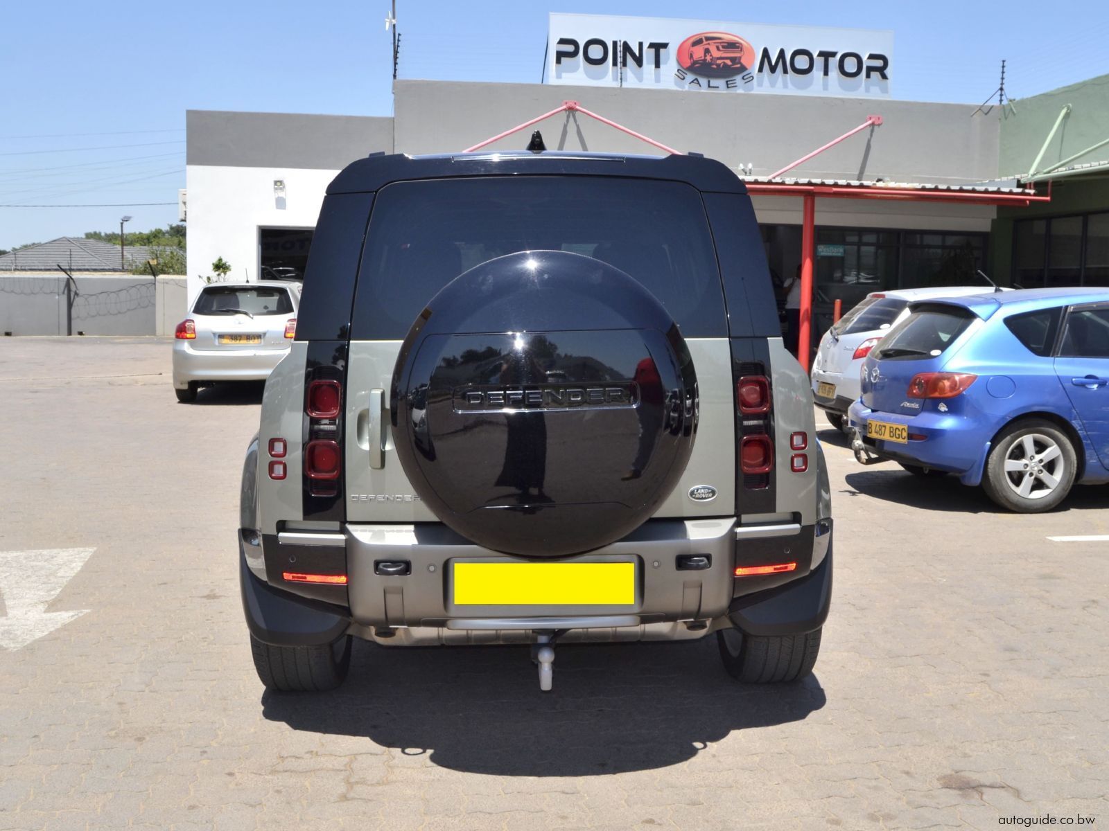 2023 Land Rover Defender D300 photo