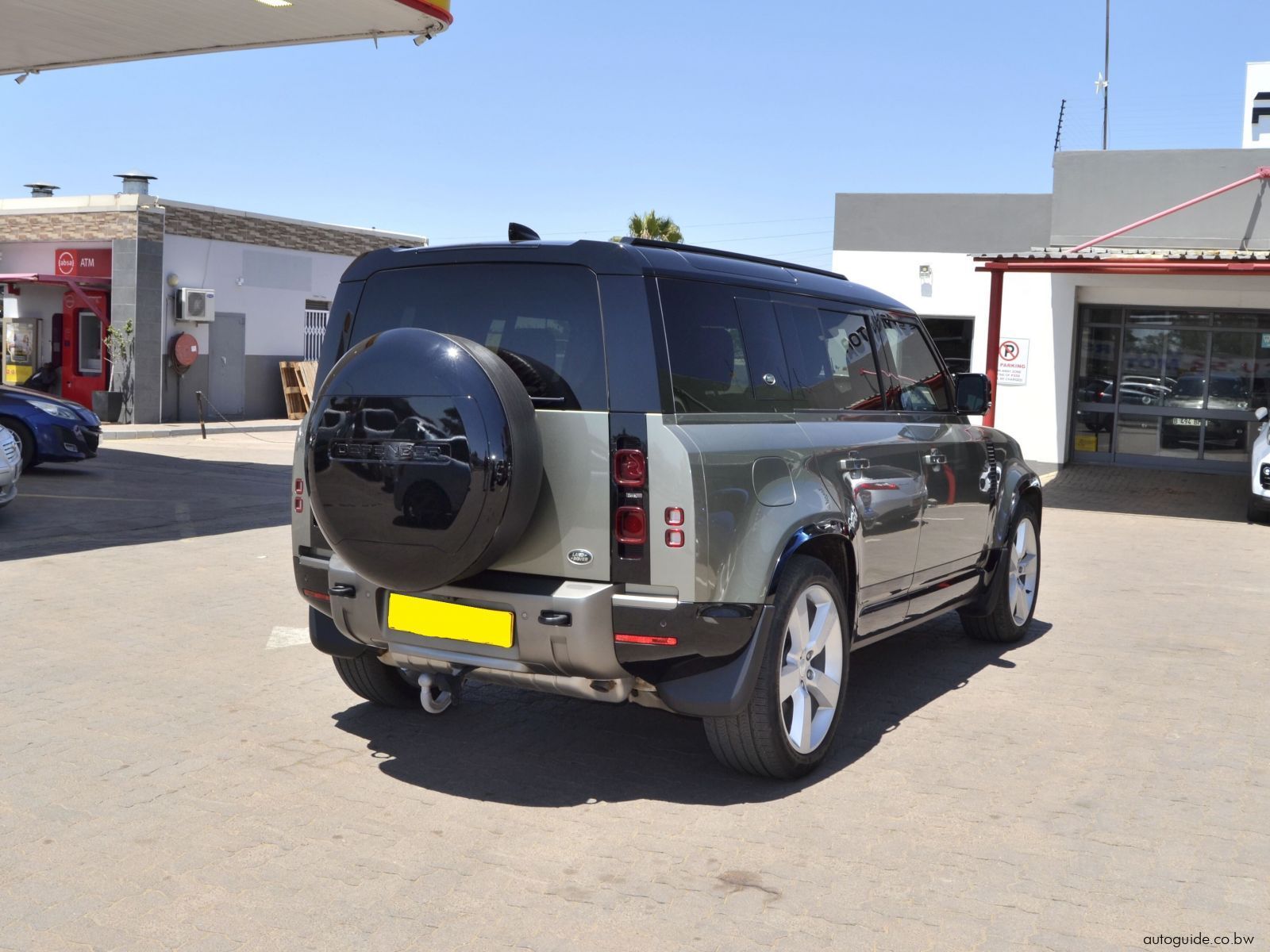 2023 Land Rover Defender D300 photo