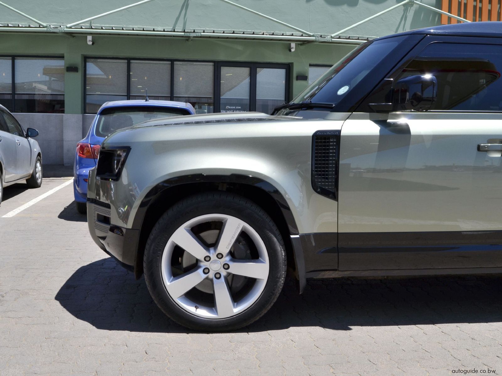 2023 Land Rover Defender D300 photo