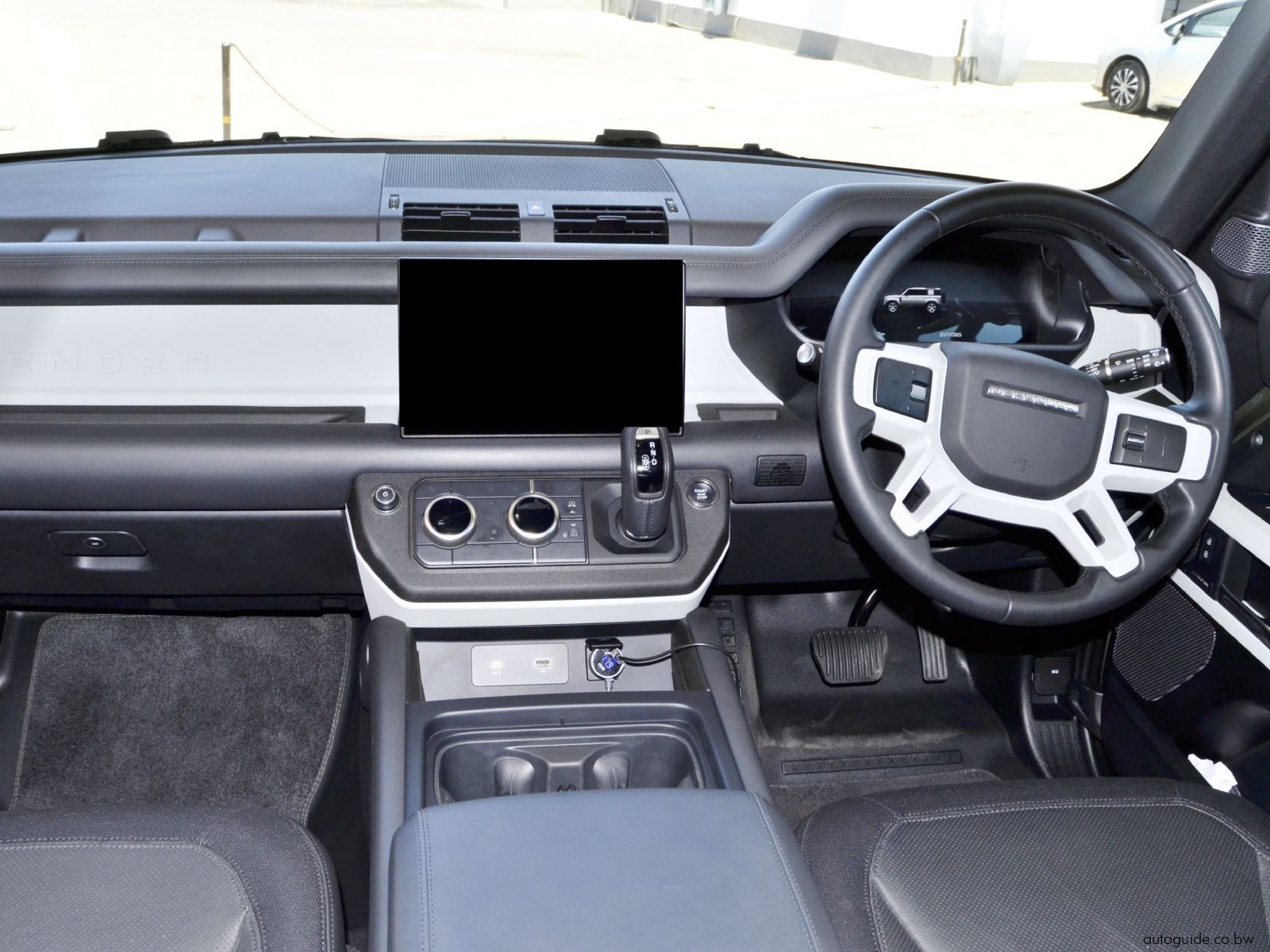 2023 Land Rover Defender D300 photo