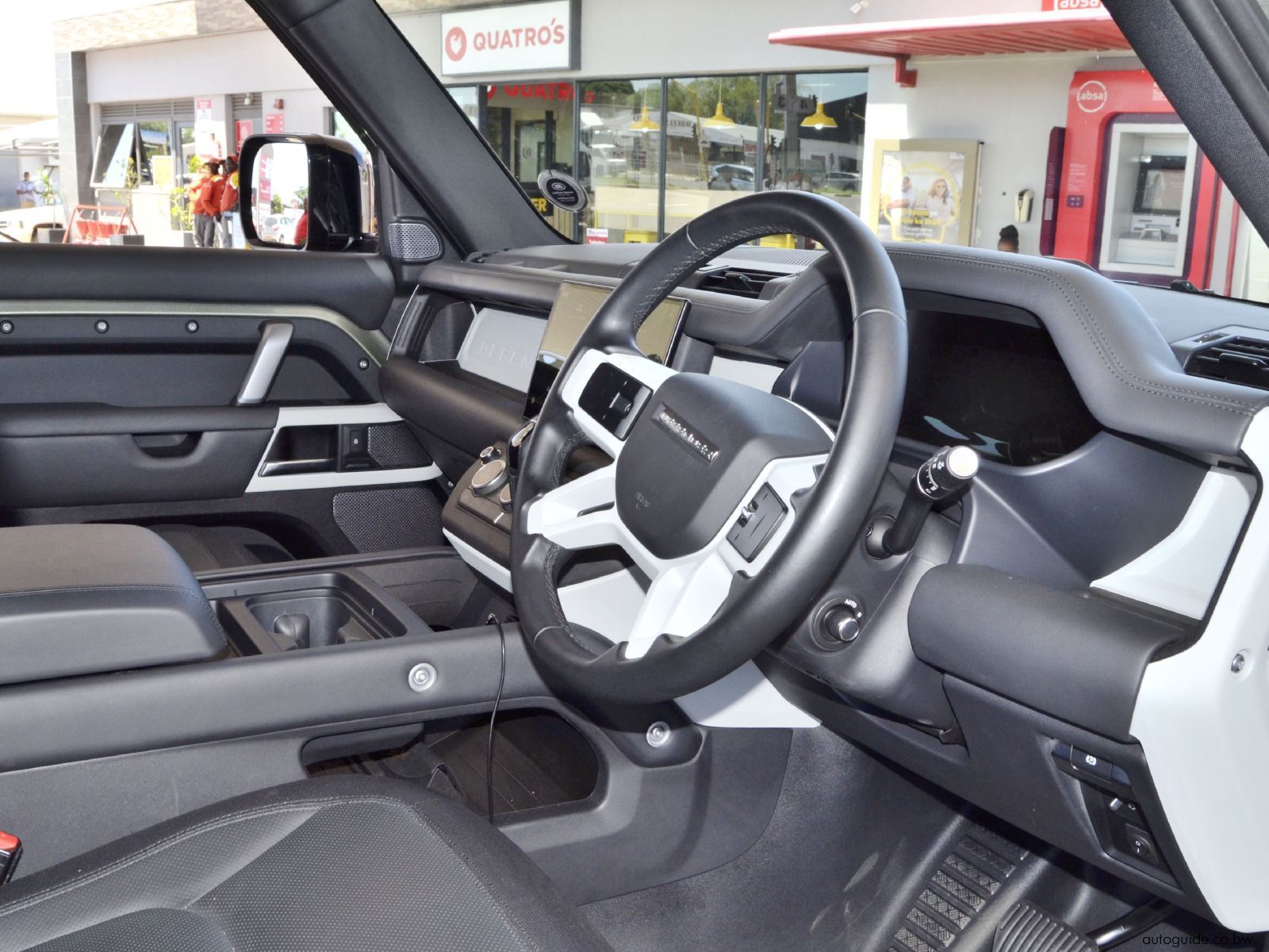 2023 Land Rover Defender D300 photo