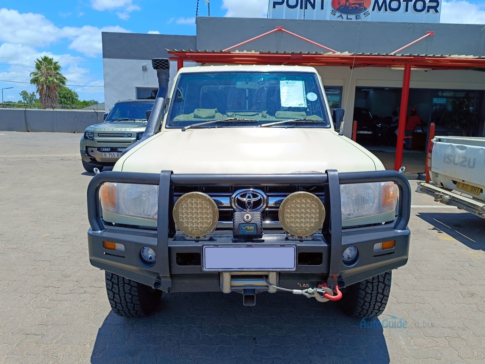 2013 Toyota Land Cruiser V6 photo