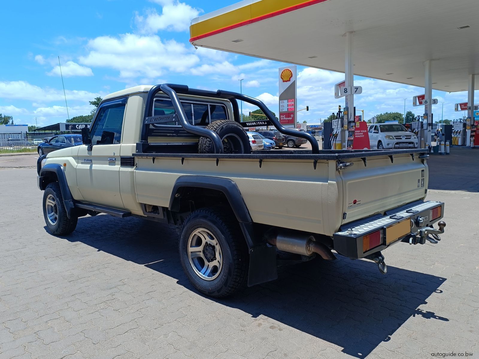 2013 Toyota Land Cruiser V6 photo