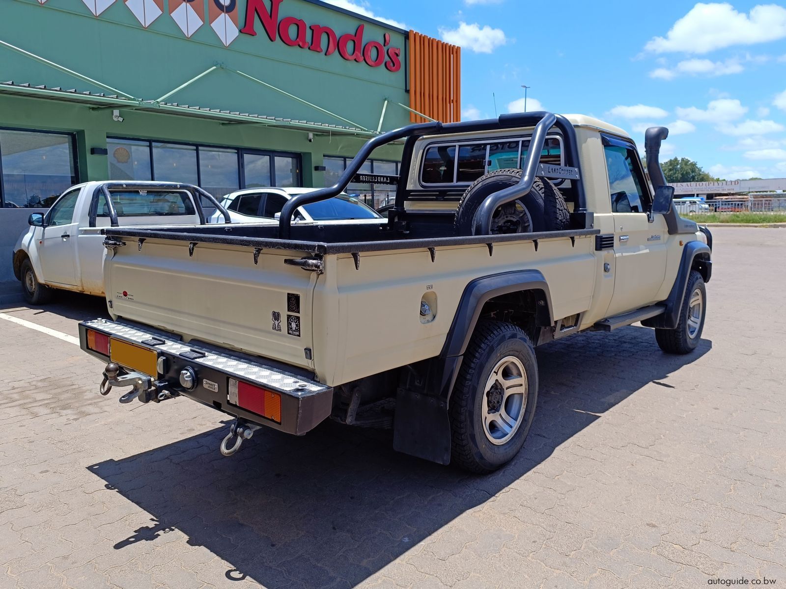 2013 Toyota Land Cruiser V6 photo