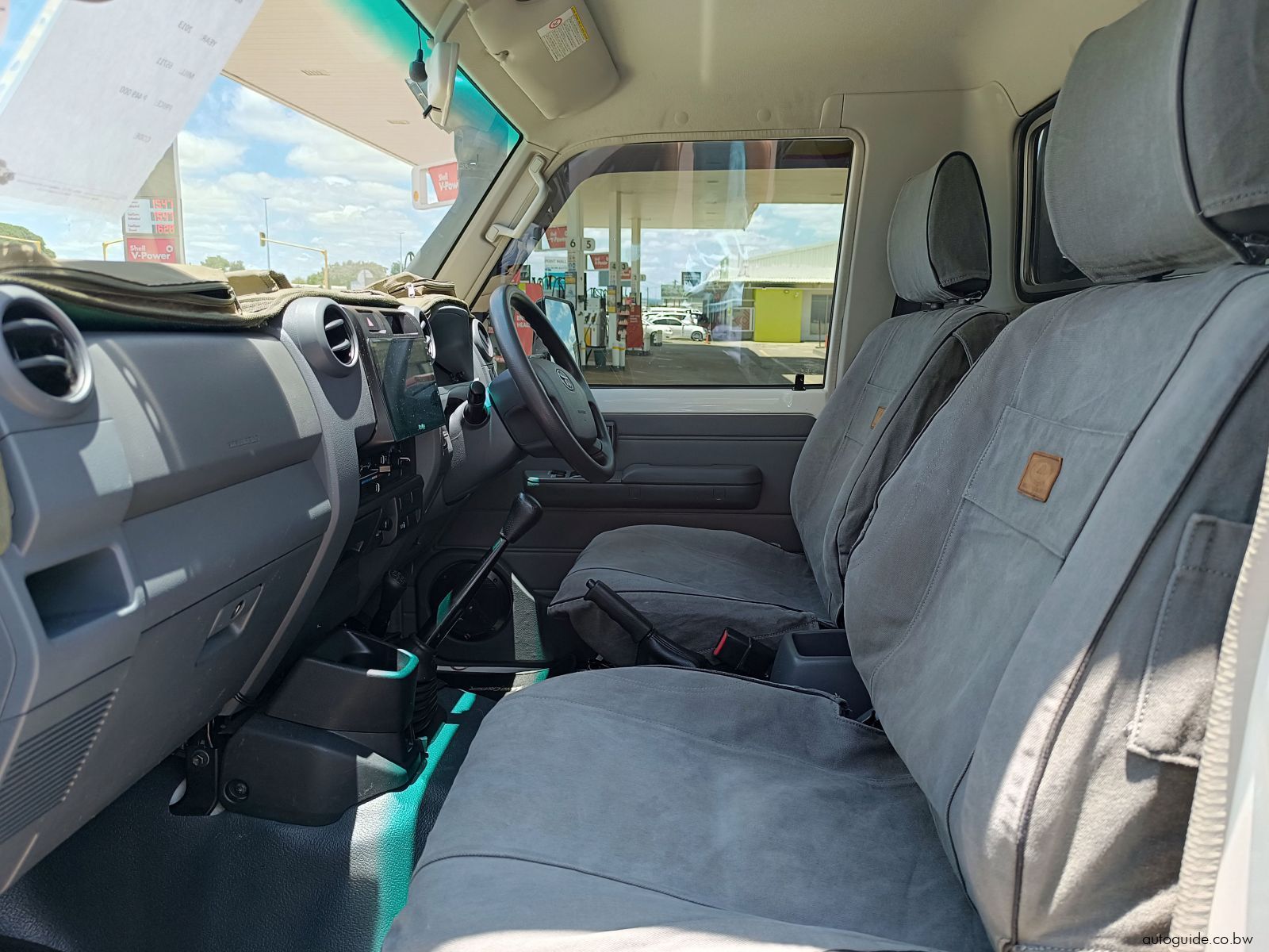 2013 Toyota Land Cruiser V6 photo