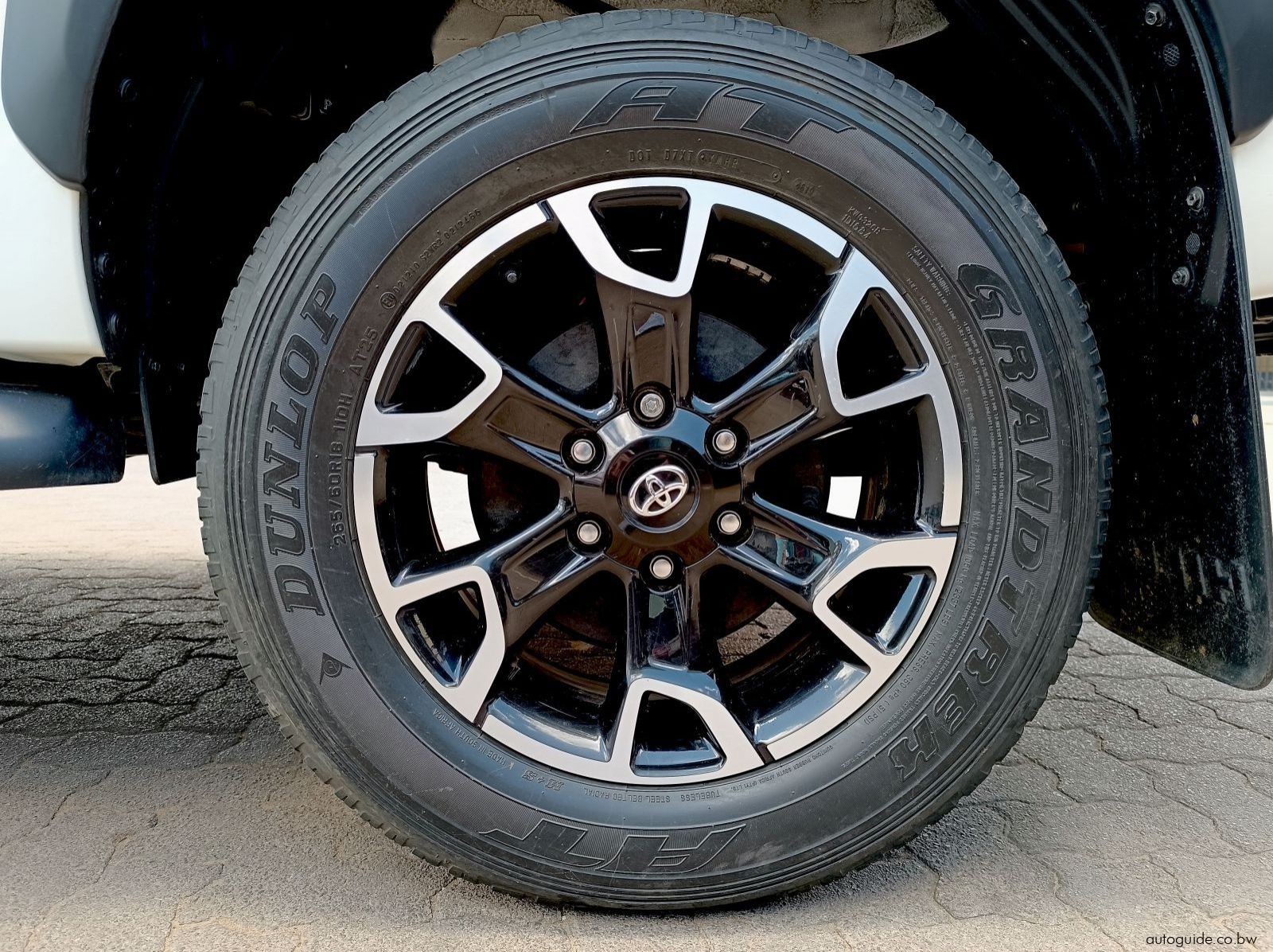 2020 Toyota Hilux 2.8 Legend 50 pictures