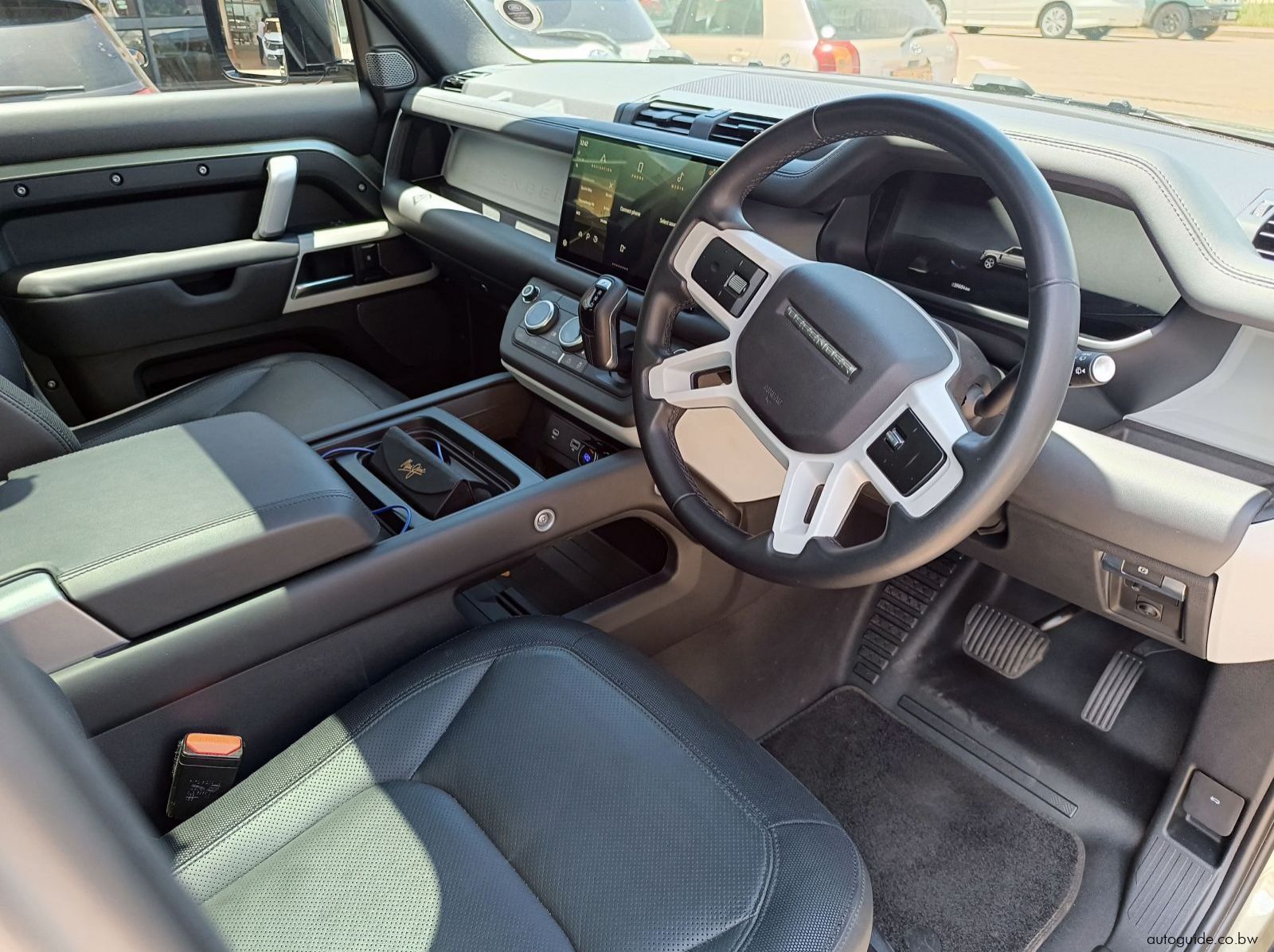 2023 Land Rover Defender D300 pictures