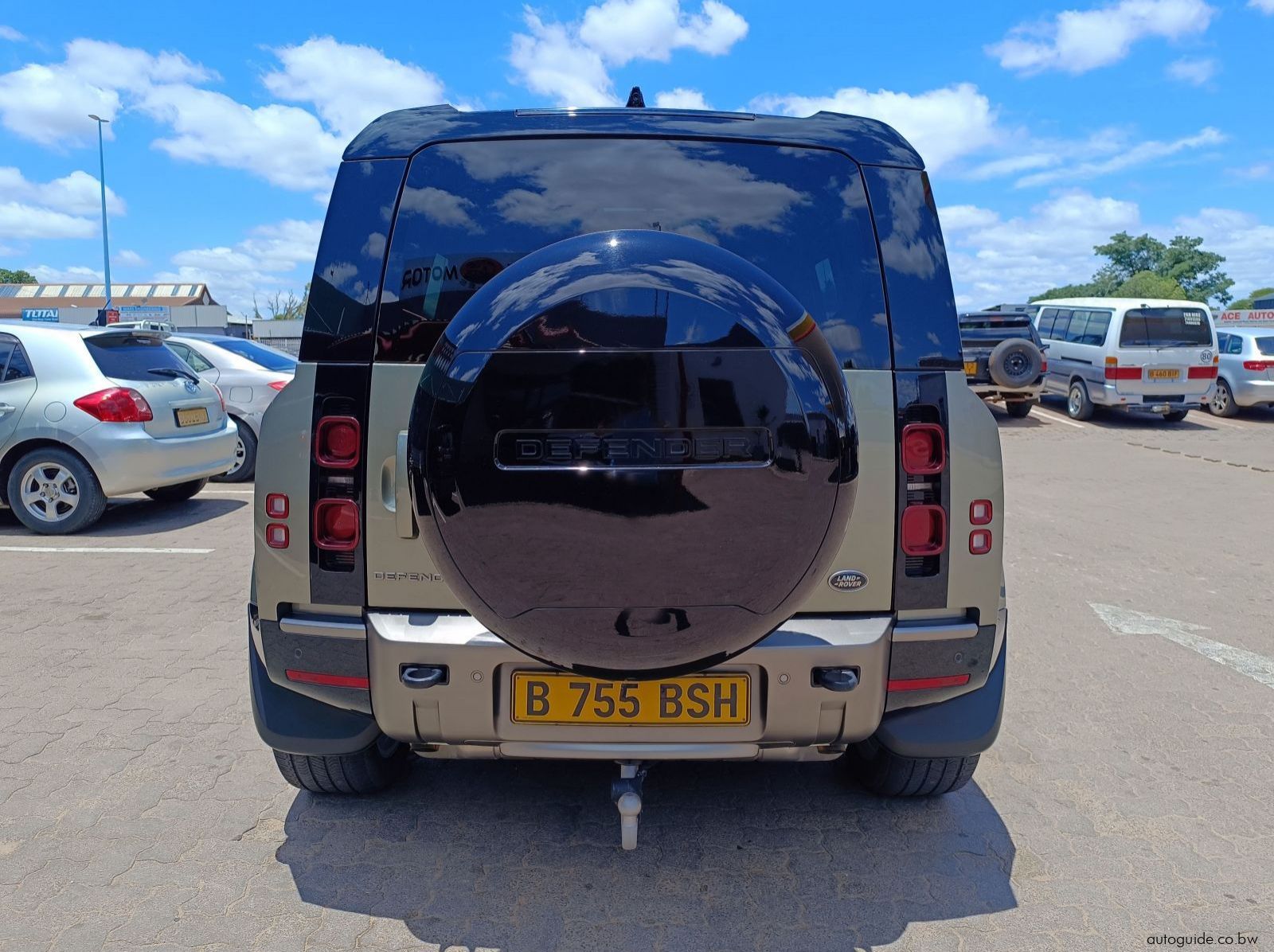 2023 Land Rover Defender D300 pictures