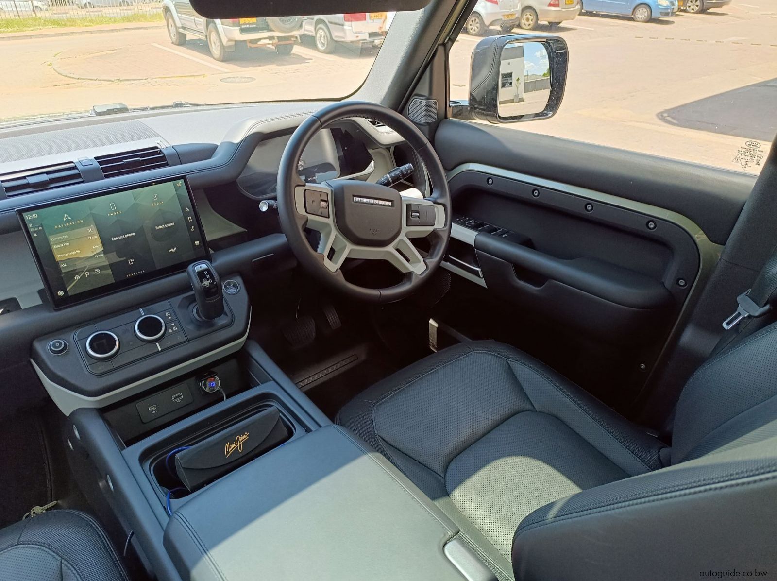 2023 Land Rover Defender D300 pictures