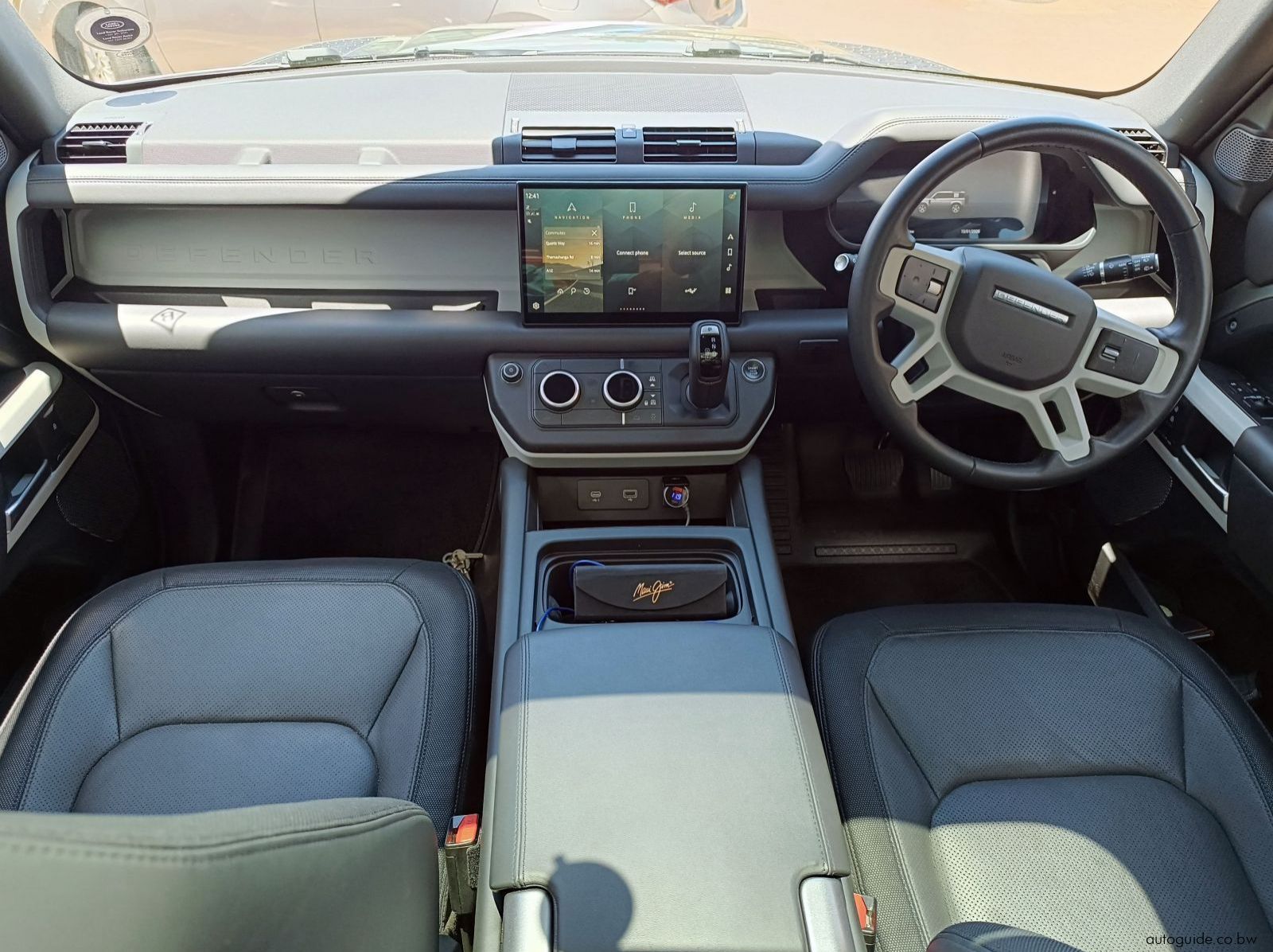 2023 Land Rover Defender D300 pictures