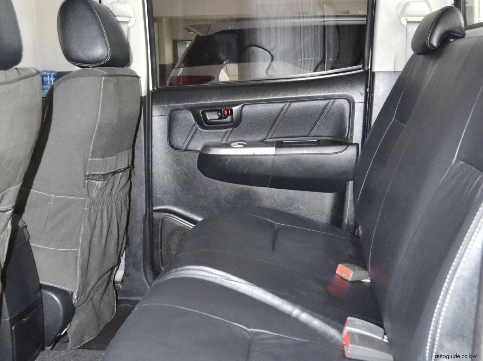 2015 Toyota Hilux Legend 45 D4D pictures