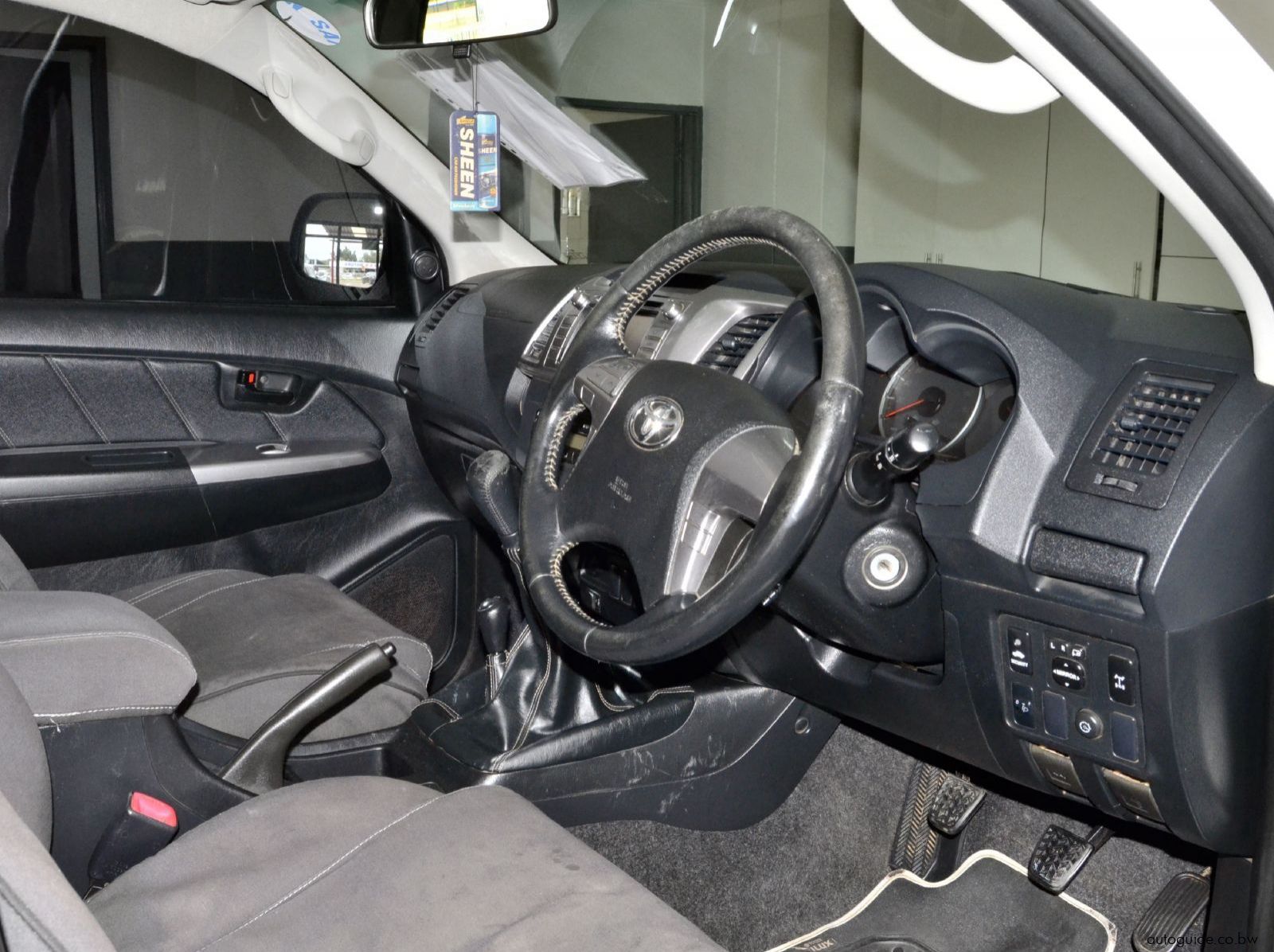 2015 Toyota Hilux Legend 45 D4D pictures